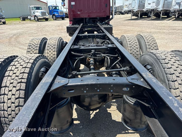 image for item DI9369 2016 Freightliner Business Class M2 truck cab and chassis