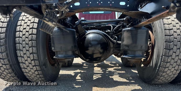 image for item DI9369 2016 Freightliner Business Class M2 truck cab and chassis