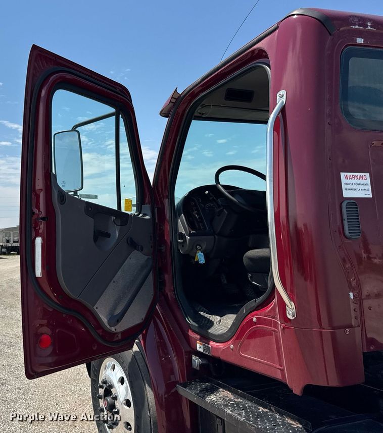 image for item DI9369 2016 Freightliner Business Class M2 truck cab and chassis