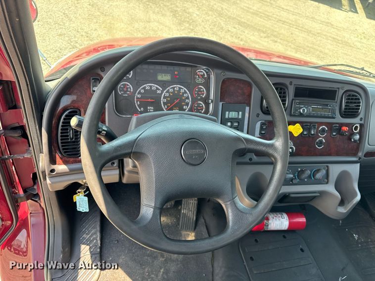 image for item DI9369 2016 Freightliner Business Class M2 truck cab and chassis