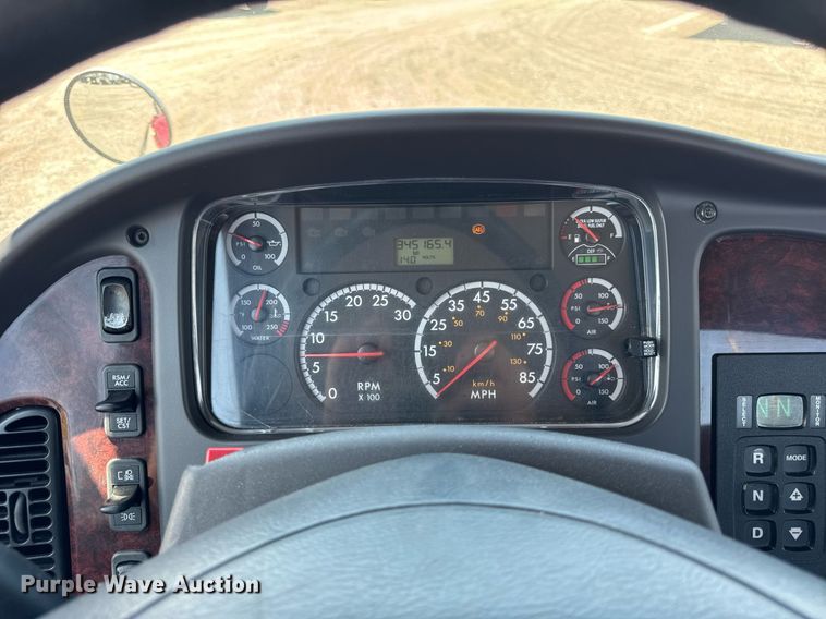 image for item DI9369 2016 Freightliner Business Class M2 truck cab and chassis