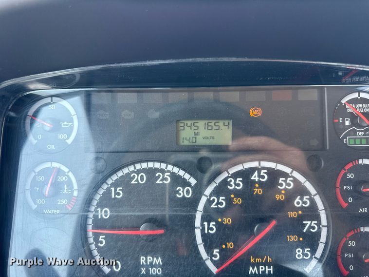 image for item DI9369 2016 Freightliner Business Class M2 truck cab and chassis