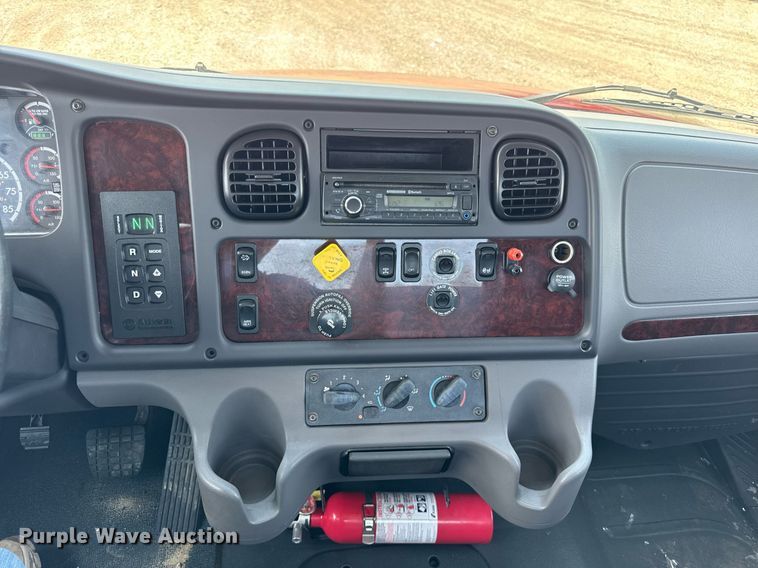 image for item DI9369 2016 Freightliner Business Class M2 truck cab and chassis