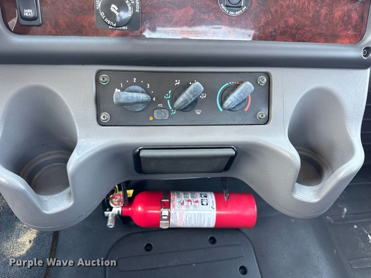 image for item DI9369 2016 Freightliner Business Class M2 truck cab and chassis