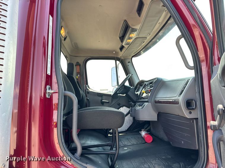 image for item DI9369 2016 Freightliner Business Class M2 truck cab and chassis