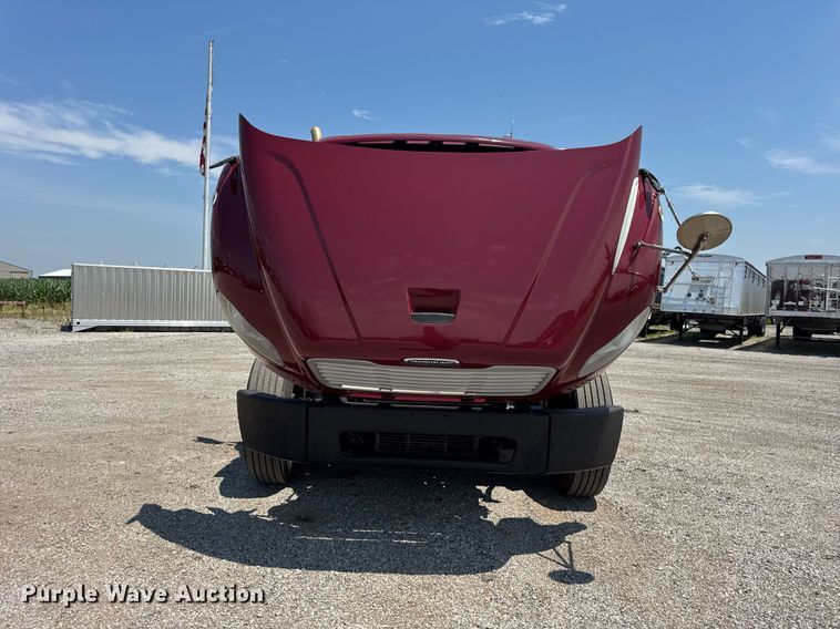 image for item DI9369 2016 Freightliner Business Class M2 truck cab and chassis