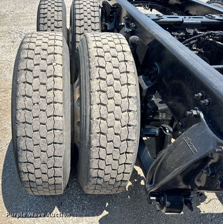 image for item DI9369 2016 Freightliner Business Class M2 truck cab and chassis