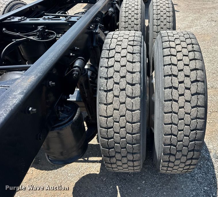 image for item DI9369 2016 Freightliner Business Class M2 truck cab and chassis