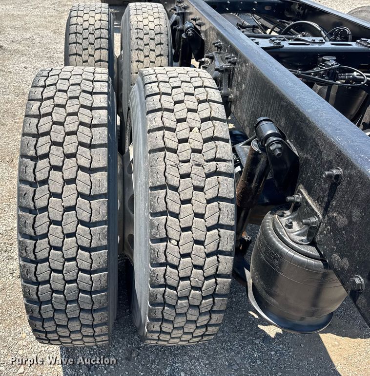 image for item DI9369 2016 Freightliner Business Class M2 truck cab and chassis