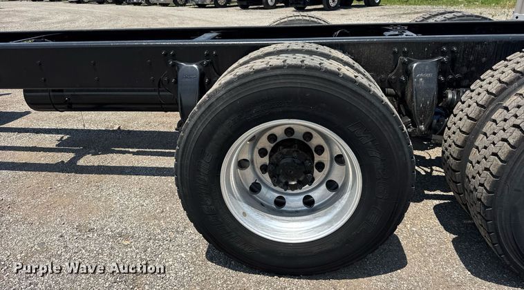 image for item DI9369 2016 Freightliner Business Class M2 truck cab and chassis