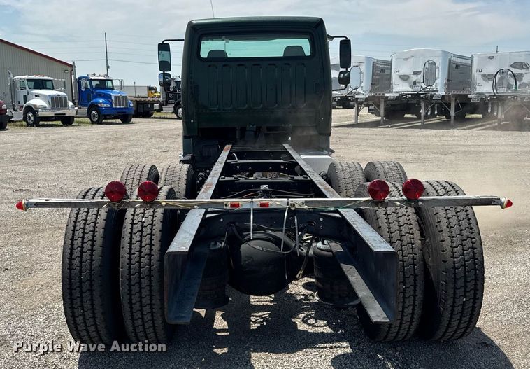 image for item DI9394 2005 Freightliner Business Class M2 truck cab and chassis