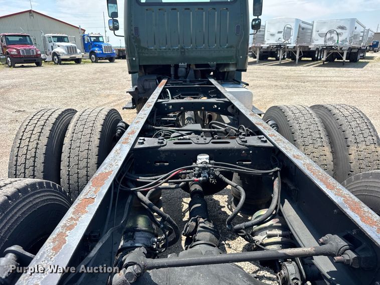 image for item DI9394 2005 Freightliner Business Class M2 truck cab and chassis