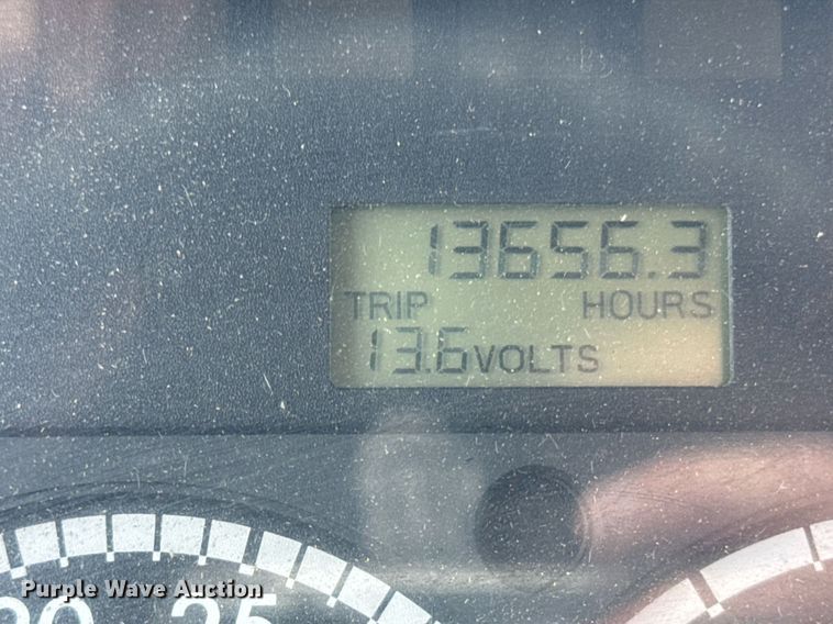 image for item DI9394 2005 Freightliner Business Class M2 truck cab and chassis