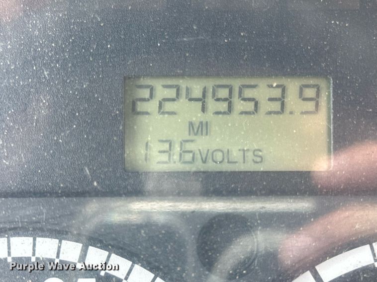 image for item DI9394 2005 Freightliner Business Class M2 truck cab and chassis