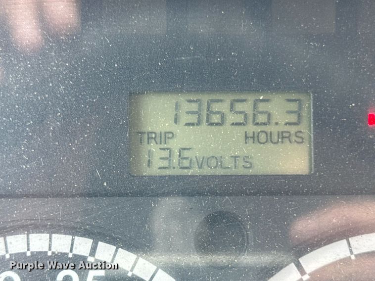 image for item DI9394 2005 Freightliner Business Class M2 truck cab and chassis