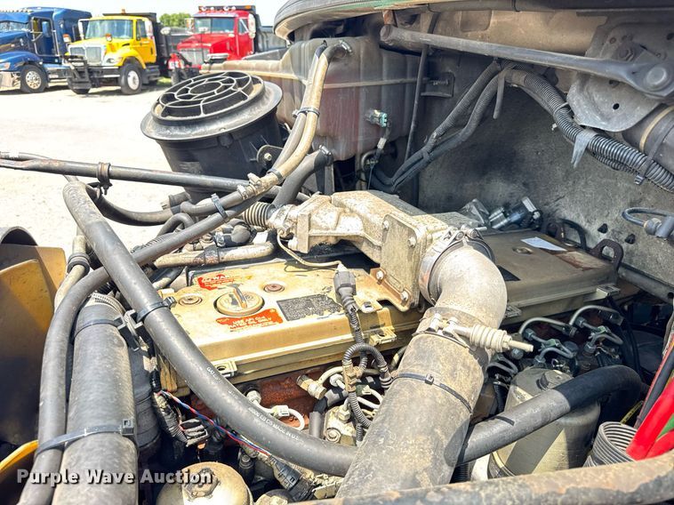 image for item DI9394 2005 Freightliner Business Class M2 truck cab and chassis