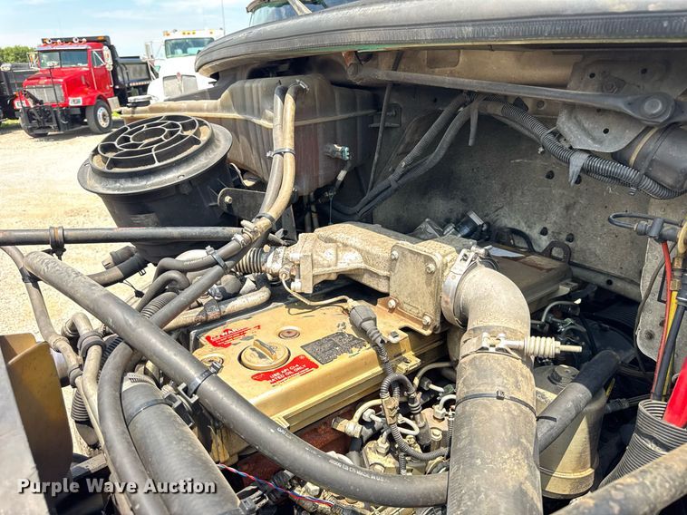 image for item DI9394 2005 Freightliner Business Class M2 truck cab and chassis