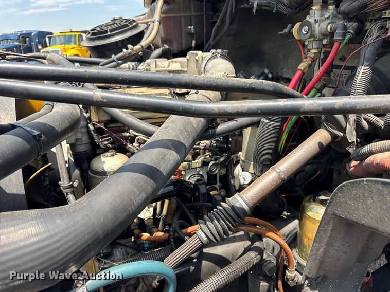 image for item DI9394 2005 Freightliner Business Class M2 truck cab and chassis