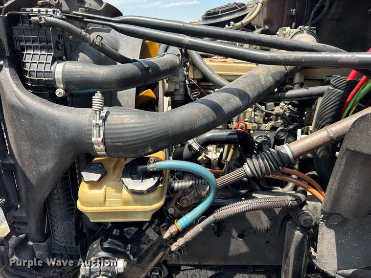 image for item DI9394 2005 Freightliner Business Class M2 truck cab and chassis