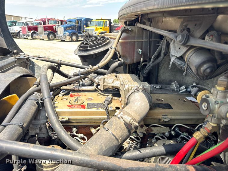 image for item DI9394 2005 Freightliner Business Class M2 truck cab and chassis