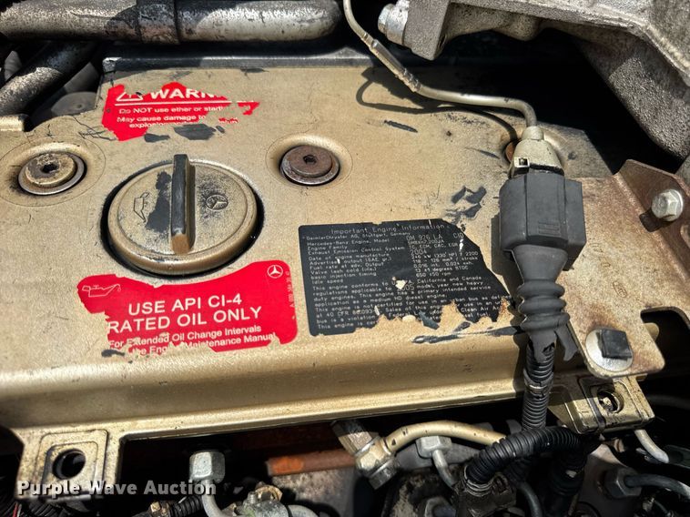 image for item DI9394 2005 Freightliner Business Class M2 truck cab and chassis