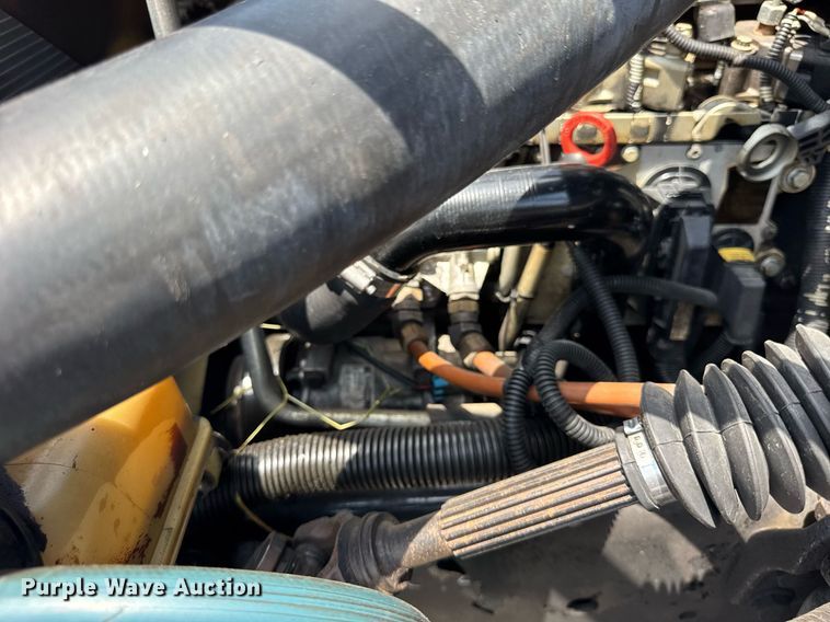 image for item DI9394 2005 Freightliner Business Class M2 truck cab and chassis