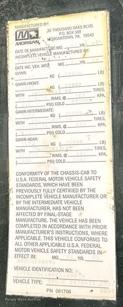 image for item DI9394 2005 Freightliner Business Class M2 truck cab and chassis