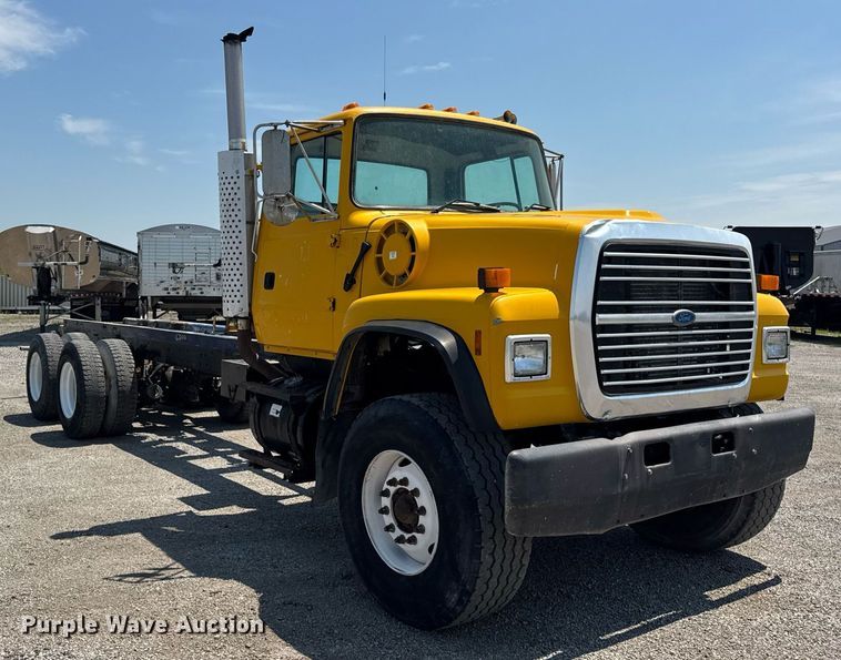 image for item DI9399 1997 Ford LT8000 truck cab and chassis