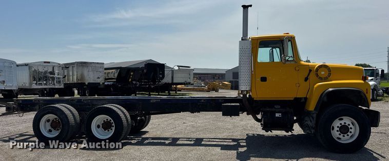 image for item DI9399 1997 Ford LT8000 truck cab and chassis