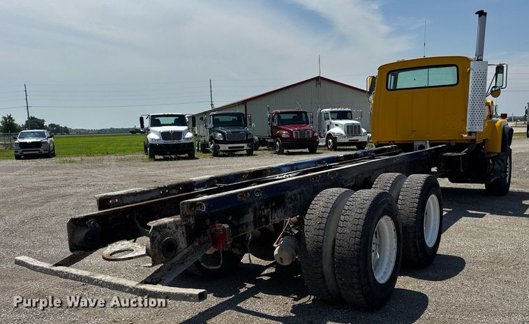image for item DI9399 1997 Ford LT8000 truck cab and chassis