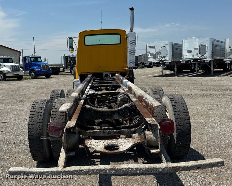 image for item DI9399 1997 Ford LT8000 truck cab and chassis