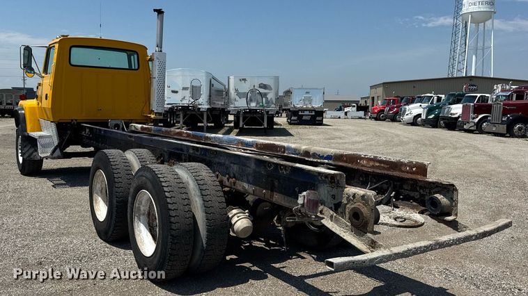 image for item DI9399 1997 Ford LT8000 truck cab and chassis