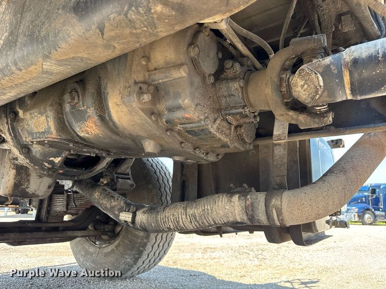 image for item DI9399 1997 Ford LT8000 truck cab and chassis