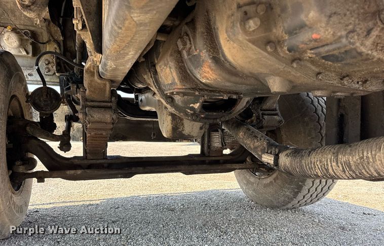 image for item DI9399 1997 Ford LT8000 truck cab and chassis