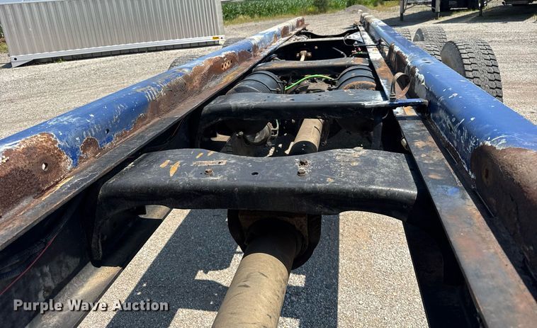 image for item DI9399 1997 Ford LT8000 truck cab and chassis