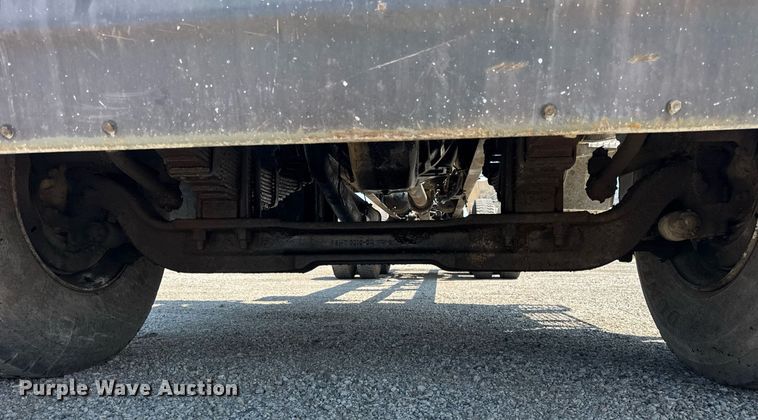 image for item DI9399 1997 Ford LT8000 truck cab and chassis