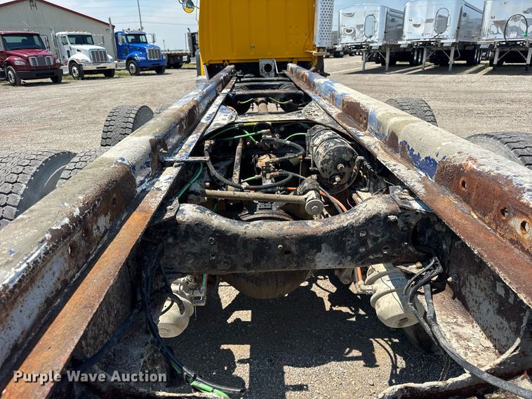 image for item DI9399 1997 Ford LT8000 truck cab and chassis