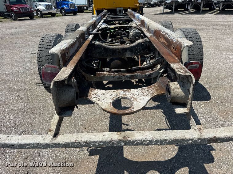 image for item DI9399 1997 Ford LT8000 truck cab and chassis