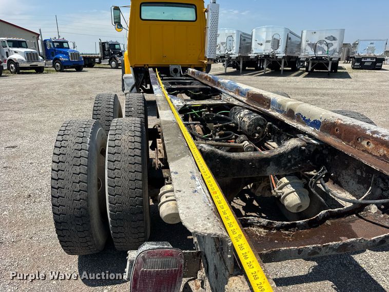 image for item DI9399 1997 Ford LT8000 truck cab and chassis