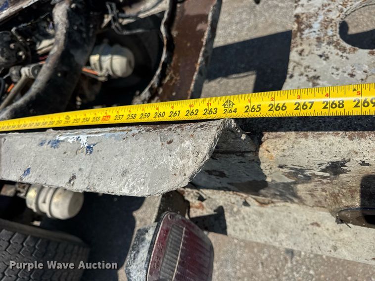 image for item DI9399 1997 Ford LT8000 truck cab and chassis