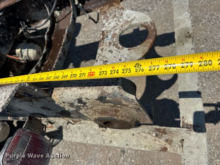 image for item DI9399 1997 Ford LT8000 truck cab and chassis