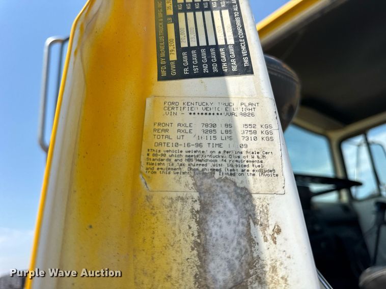 image for item DI9399 1997 Ford LT8000 truck cab and chassis