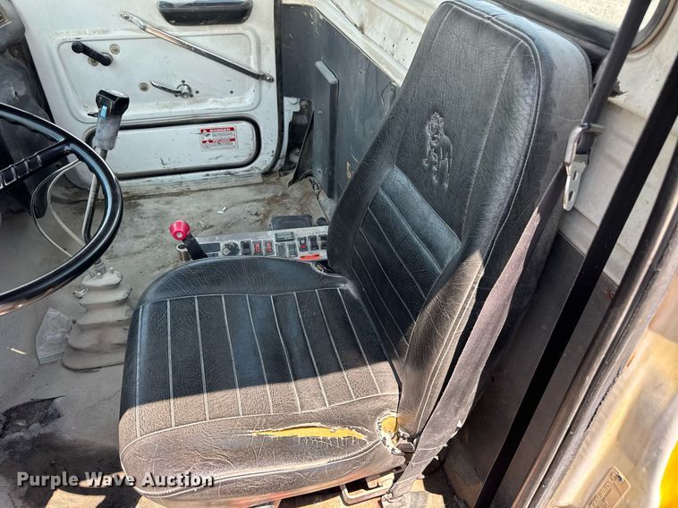 image for item DI9399 1997 Ford LT8000 truck cab and chassis