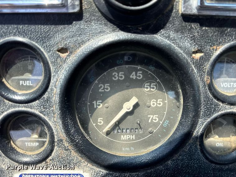 image for item DI9399 1997 Ford LT8000 truck cab and chassis