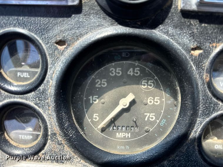 image for item DI9399 1997 Ford LT8000 truck cab and chassis