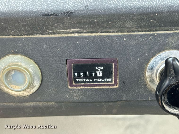 image for item DI9399 1997 Ford LT8000 truck cab and chassis