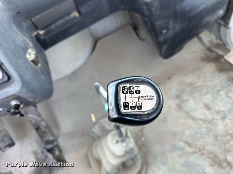 image for item DI9399 1997 Ford LT8000 truck cab and chassis