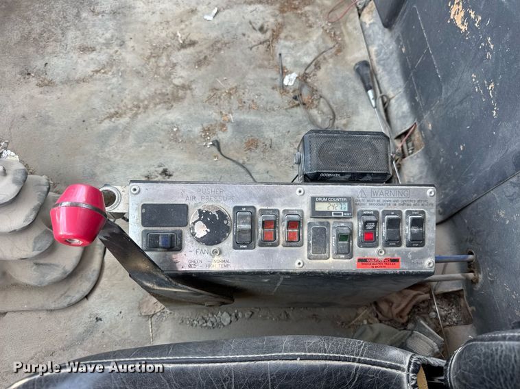 image for item DI9399 1997 Ford LT8000 truck cab and chassis