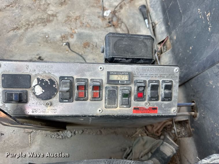 image for item DI9399 1997 Ford LT8000 truck cab and chassis