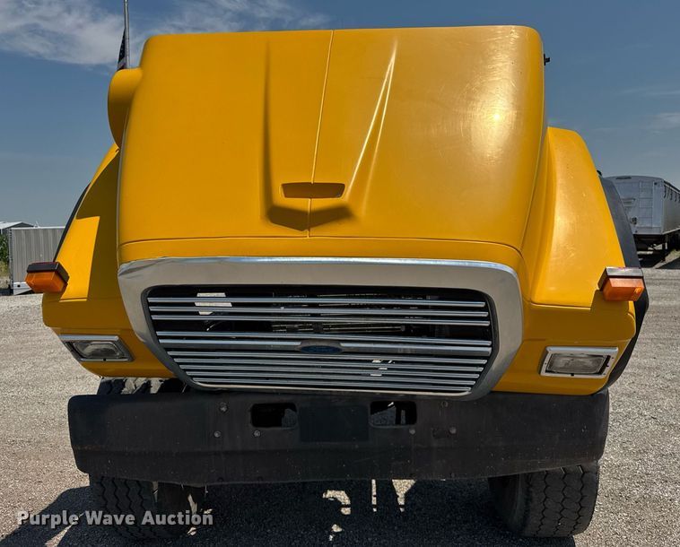 image for item DI9399 1997 Ford LT8000 truck cab and chassis